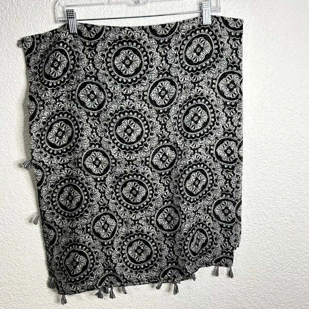 Lands End Black White Medallion Print Sarong Oblong Scarf Tassel NWT